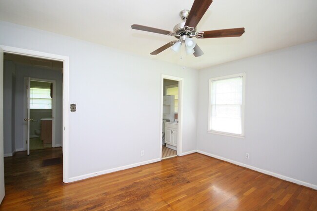 Photo - 2803 Mallory Ave NW