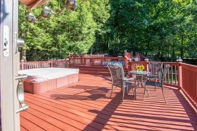 Photo - 8 Snug Harbor Dr