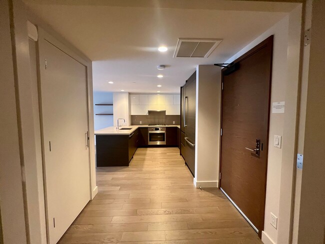 583 Battery St Unit 203N