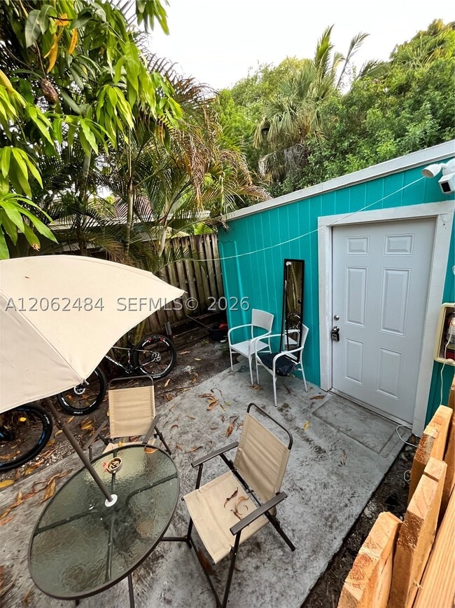 Building Photo - 1337 NE 3rd St Unit 4