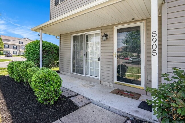 Photo - 5905 Drawbridge Ct