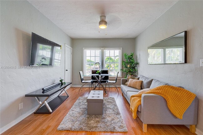 Photo - 227 SW 30th Ave Unit B