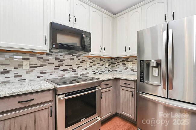 Photo - 7000 Dacian Ln