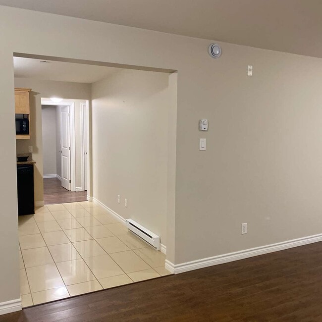 Photo - 33-233 Sifroi St