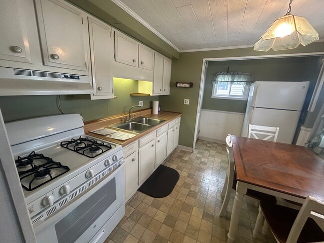 Photo - 195 Roland St