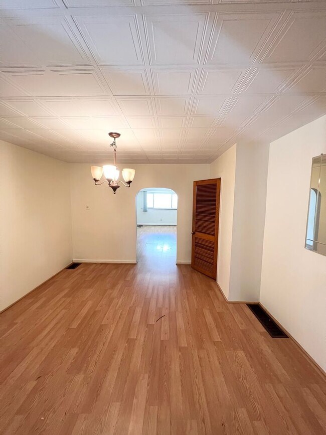 Photo - SPACIOUS 2 or 3 BEDROOM HOME IN THE HEART OF BLOOMFIELD!