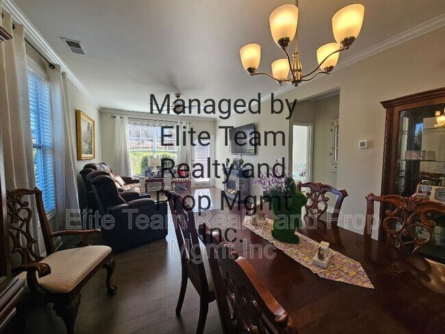 Photo - 990 Pennington Dr