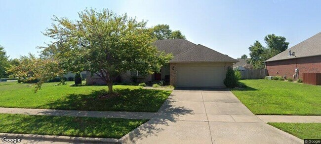 Photo - 812 E Spring Dr