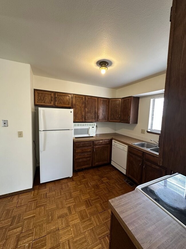 Photo - Lovely 4 bedroom house avail now