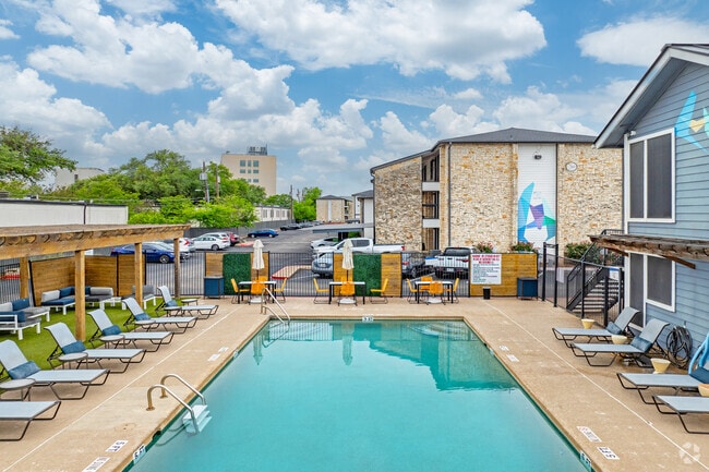 Pool - Summit at Hyde Park