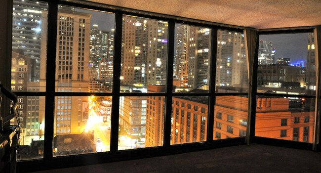 Photo - 10 E Ontario St Unidad 1305