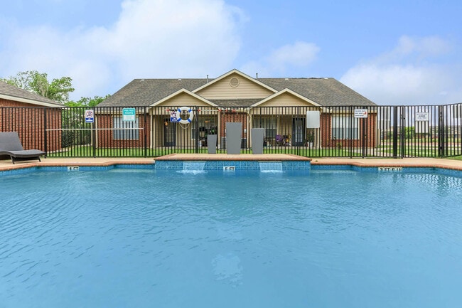 Sparkling Swimming Pool at Limestone Ridge