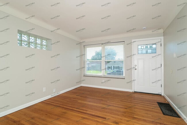Photo - 1152 Watts St