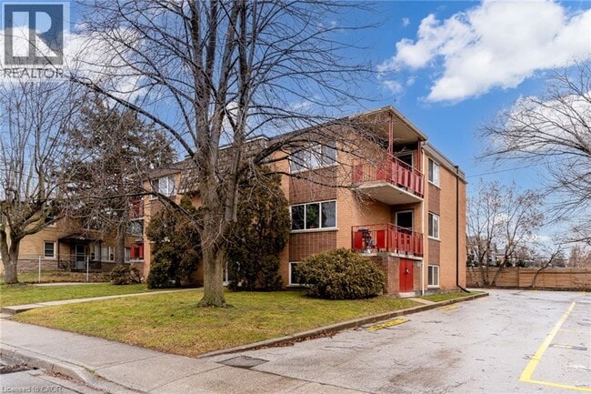 Photo - 807 Robinson St Unité B