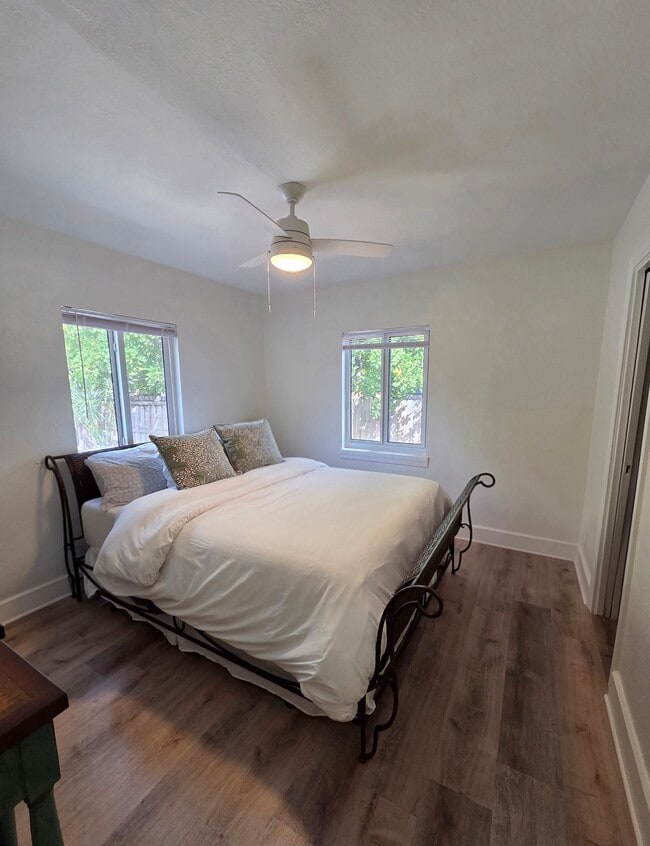 Photo - 141 40th Ave NE