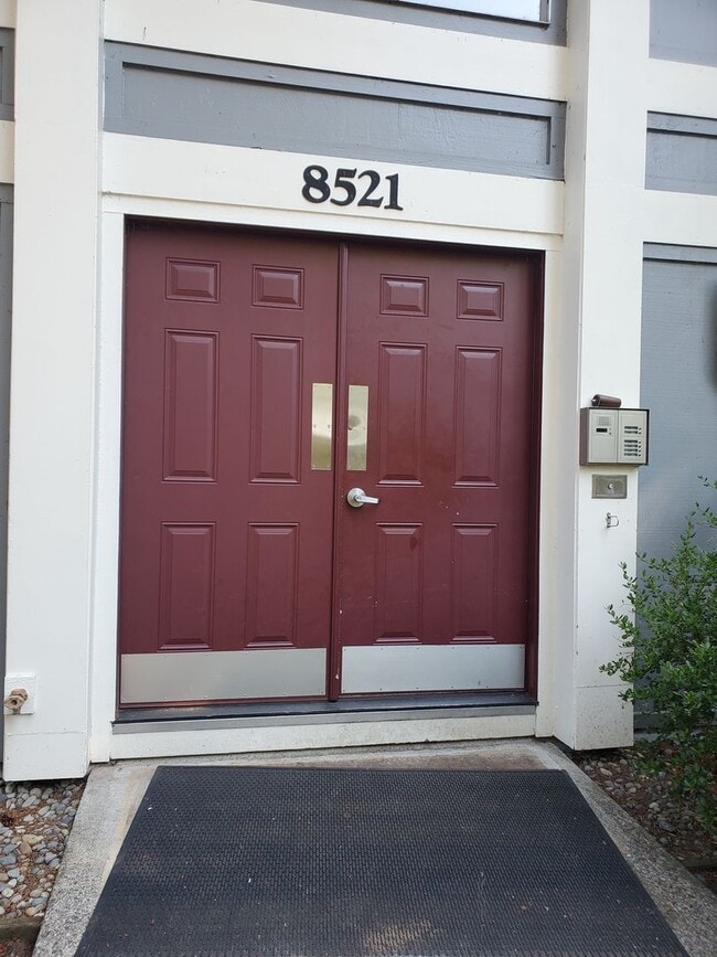 Photo - 2bd, 2 ba Condo in Oakbrook, Amenities! $1...
