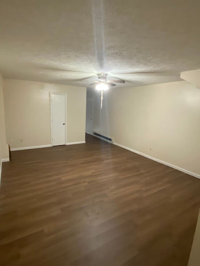 Building Photo - Cozy 3 Bedroom Home with a Bonus Room!