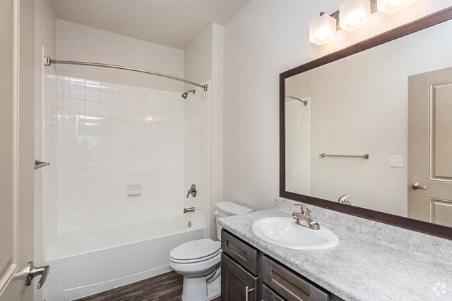1BR, 1BA - 776SF Bathroom