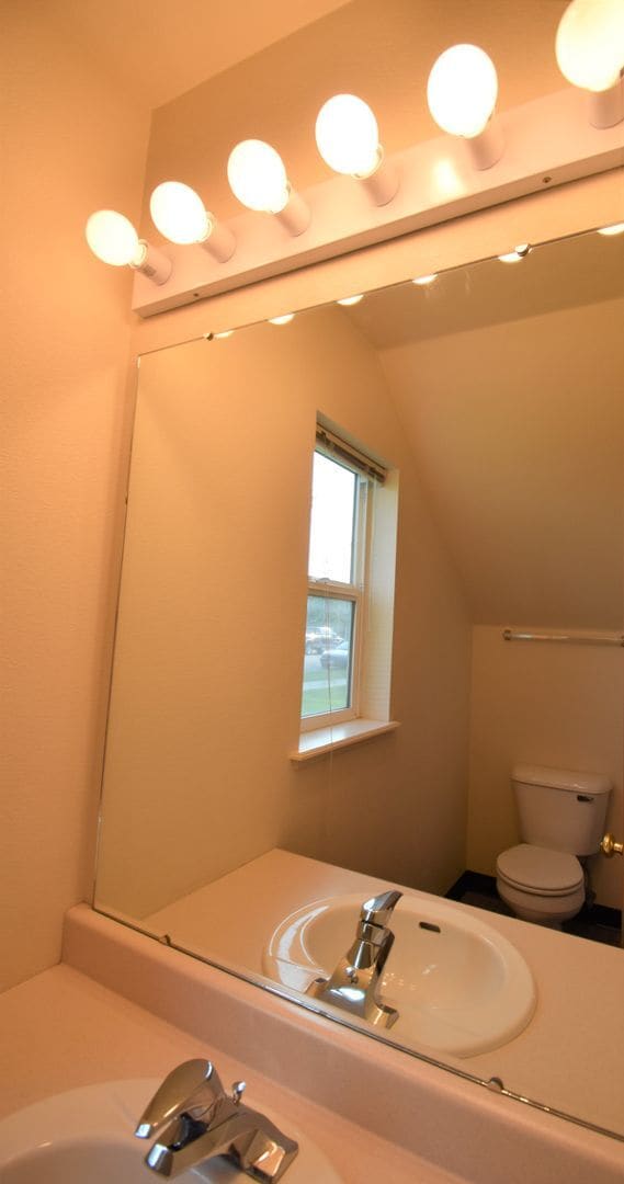 Photo - Townhouse-style End unit 3BD, 1.5 BA with attached garage Unit A