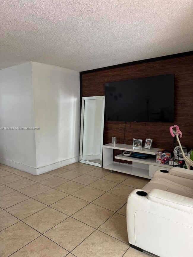 Photo - 9351 Fontainebleau Blvd Unidad B220