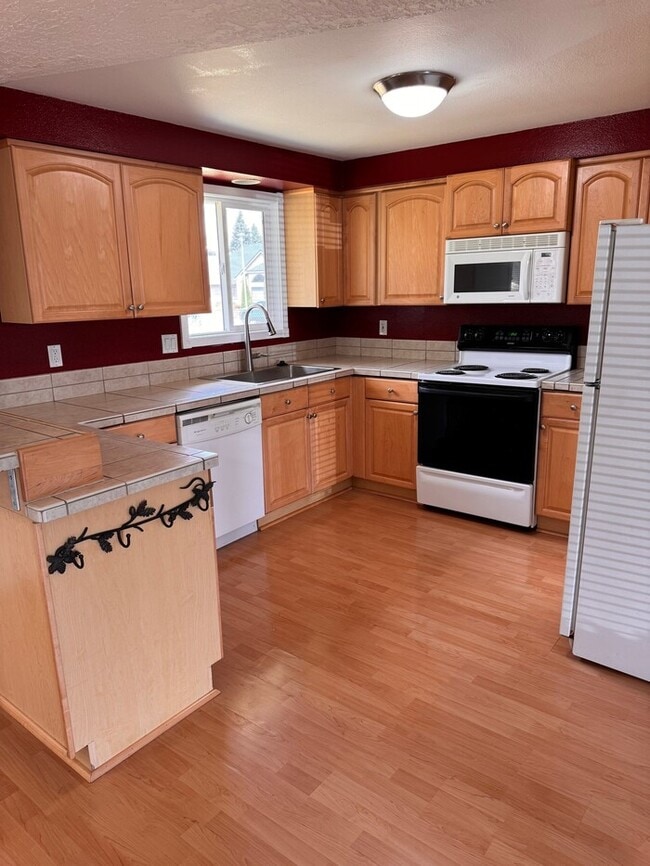 Single Level Home w/HUGE fenced yard, AC, W/D, Garage & More!