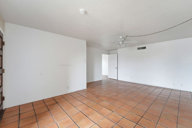 Photo - Maintained Mesa rental offering comfort, convenience, and easy access to everything the East Vall...