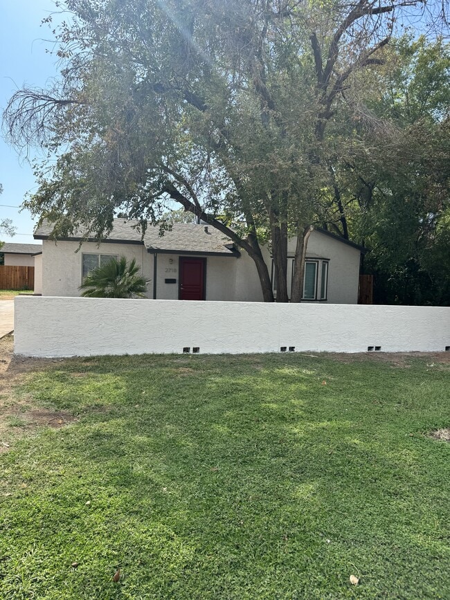 Building Photo - 2718 N Greenfield Rd