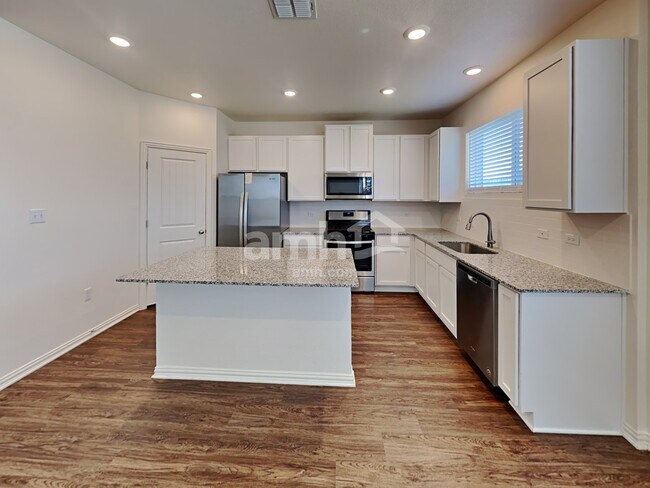 Photo - 2719 Spencebrook