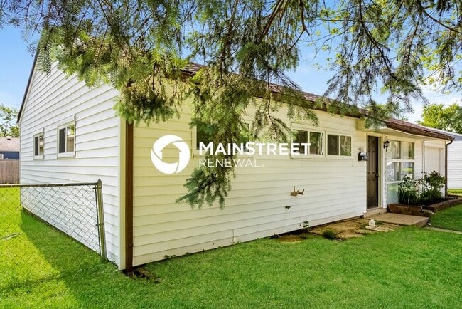 Photo - 3 Bedroom Pet-Friendly Home in Indianapolis, IN with Main Street Renewal