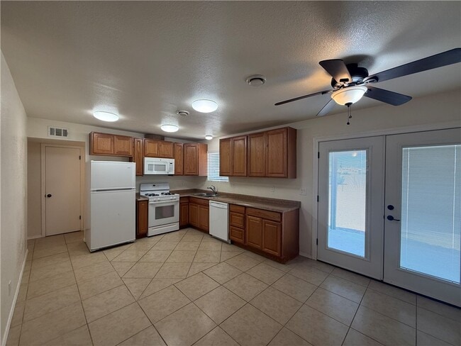 Photo - 2737 Lillie Ave