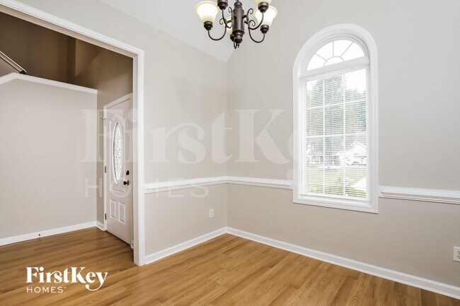 Photo - 2285 Glen Cove Way