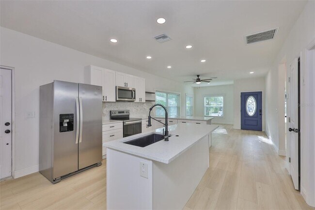 Photo - 829 18th St S