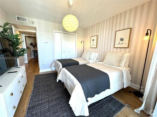 Building Photo - 5555 Collins Ave Unit 16V Rental