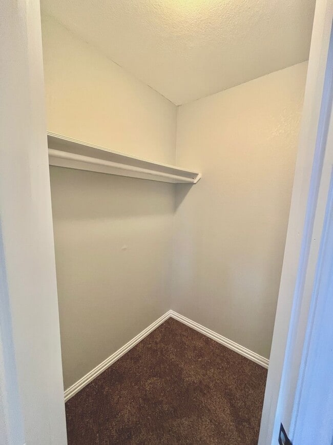 Photo - Beautiful 3 bed, 2 bath home in Noble!--12...