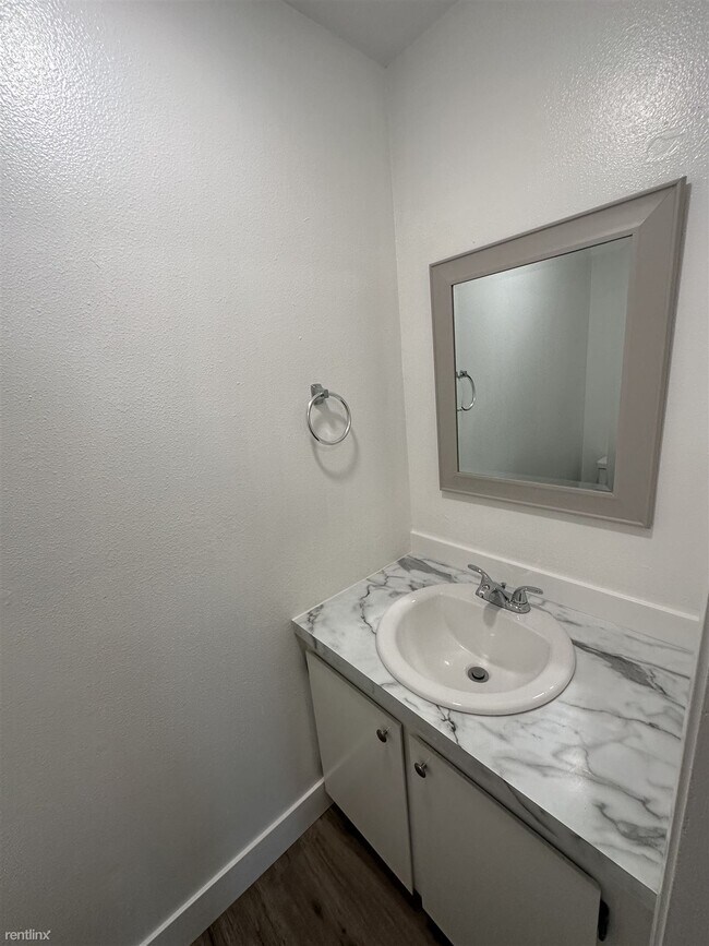 Photo - 2 br, 1.5 bath Duplex - 605 Andrew Street A