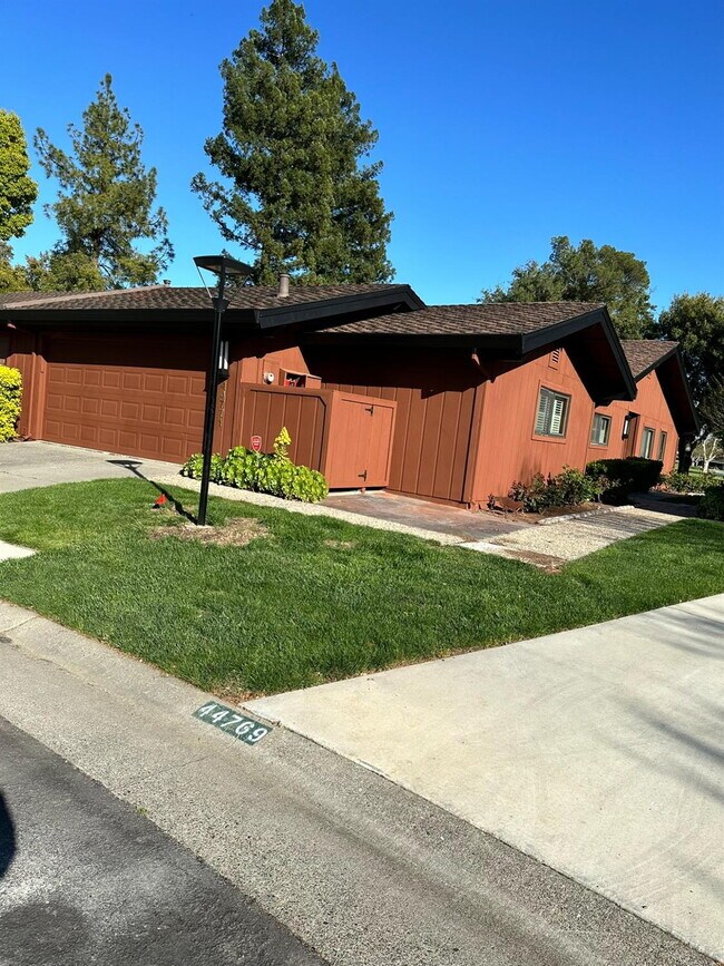 Photo - Fabulous condominium home on 6th Fairway of El Macero Country Club.