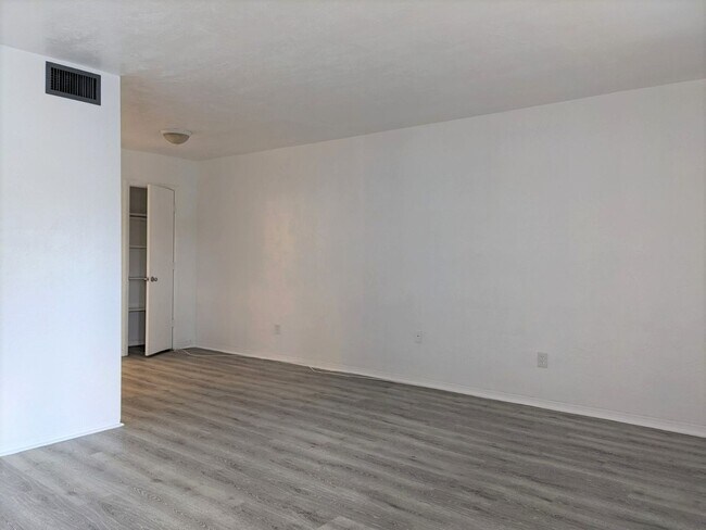 Photo - Renovated, spacious and good storage in Tyrone area apartment