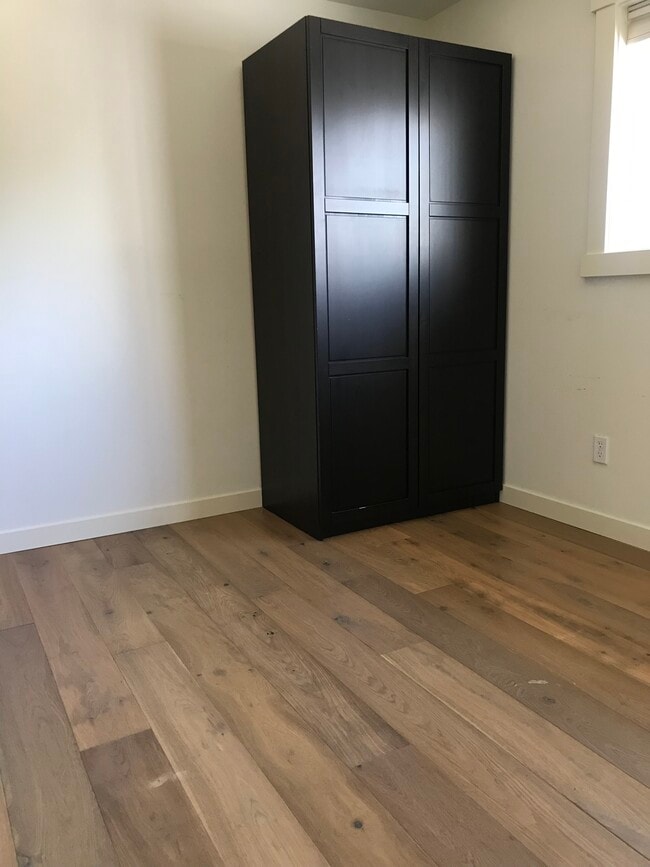 Dormitorio principal en suite - 3412 177th Pl SW Unidad A