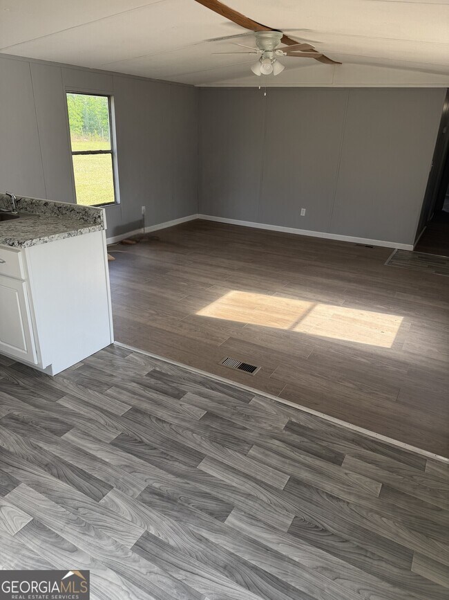 Photo - 220 Sycamore Ln