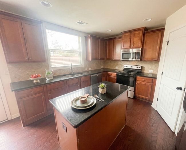 Photo - 5 bedroom 3 full Baths on Corner Fenced Private Backyard Wow! So much Sq. ft. for the price!