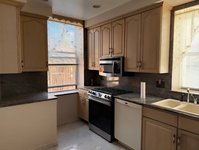 Photo - 234 Vredenburgh Ave