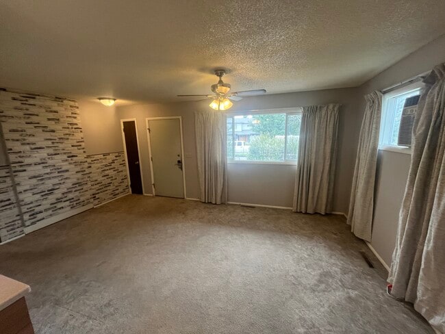 Living Room - 303 E Gallatin Ave