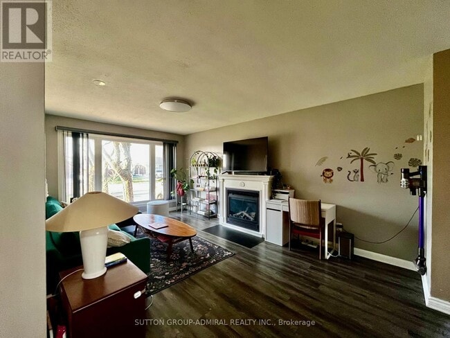 Photo - 7468 Wanless St