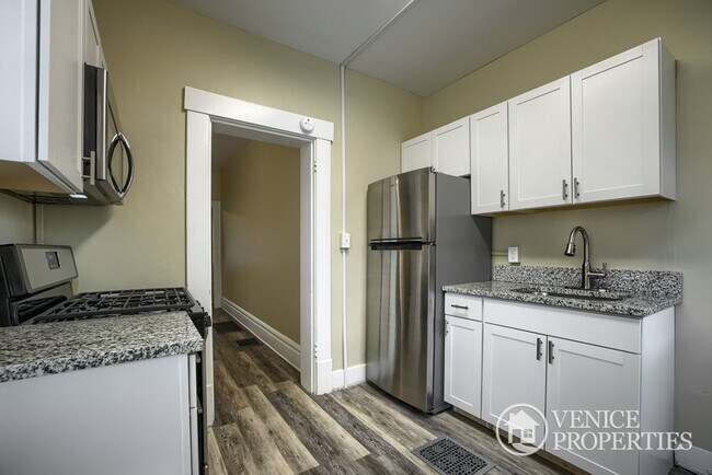 Photo - 2094-2098 Indiana Ave