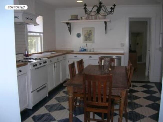 Photo - 101 Pantigo Rd