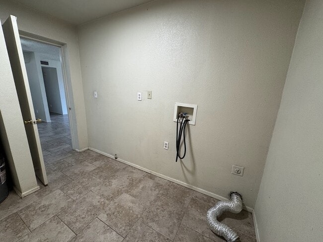 Photo - 4330 N 87th Ave