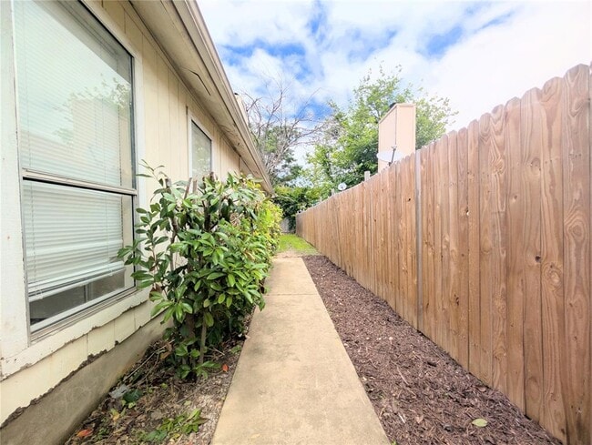 Photo - 2018 Redwing Way