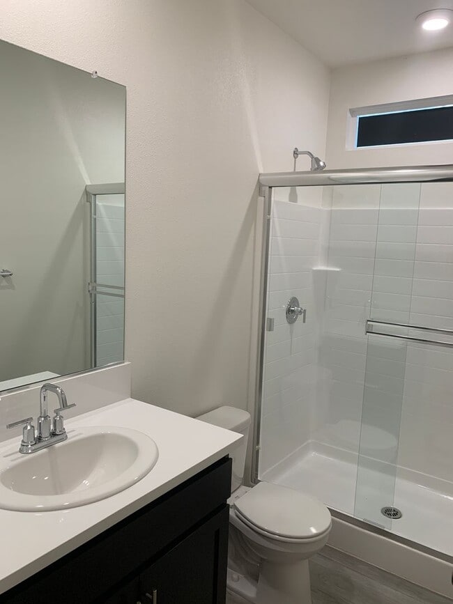 Photo - 810 Holdenhurst Ln