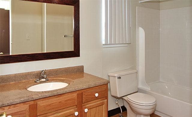 Baño - Southgate Park Apartments and Townhomes