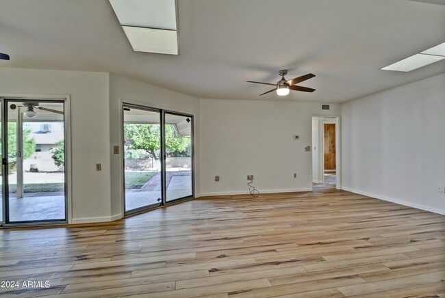 10933 W Tropicana Cir